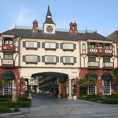 Anaheim Camelot Inn & Suites Exterior photo